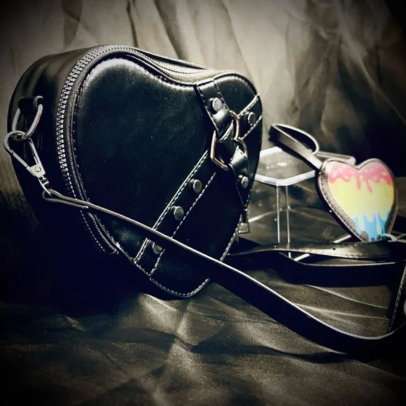 Betsey Johnson Black Heart Bag Charm w Black & Silver Unbranded Rock Crossbody - Picture 5 of 15